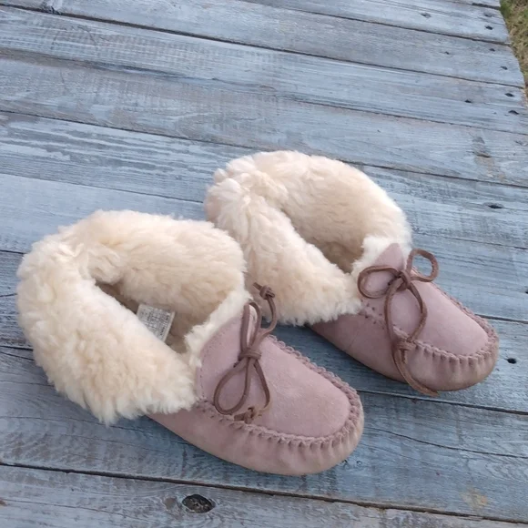 UGG Slippers - Picture 2 of 13